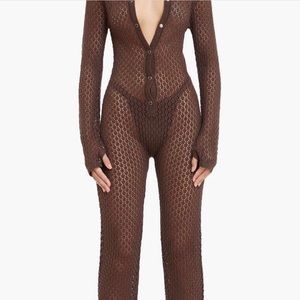 Too small| jumpsuit
Ruve shop 1 pc jumpsuit w/out thong. 
#IAmGia #manieredevoir